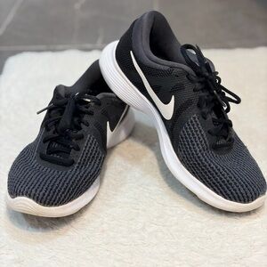 Nike Revolution 4 Black White Running Shoes Women’s 7